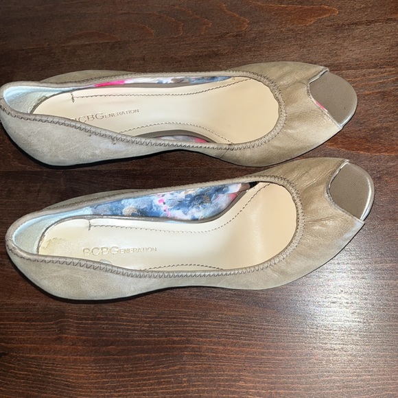 BCBGeneration Size 9B 39/40 Wedge - Picture 3 of 5